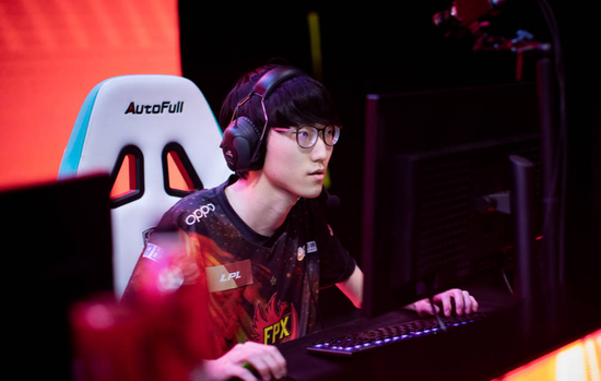 椒江新晋电竞天堂，小霸王游戏机与蛋仔派对免费体验引热潮